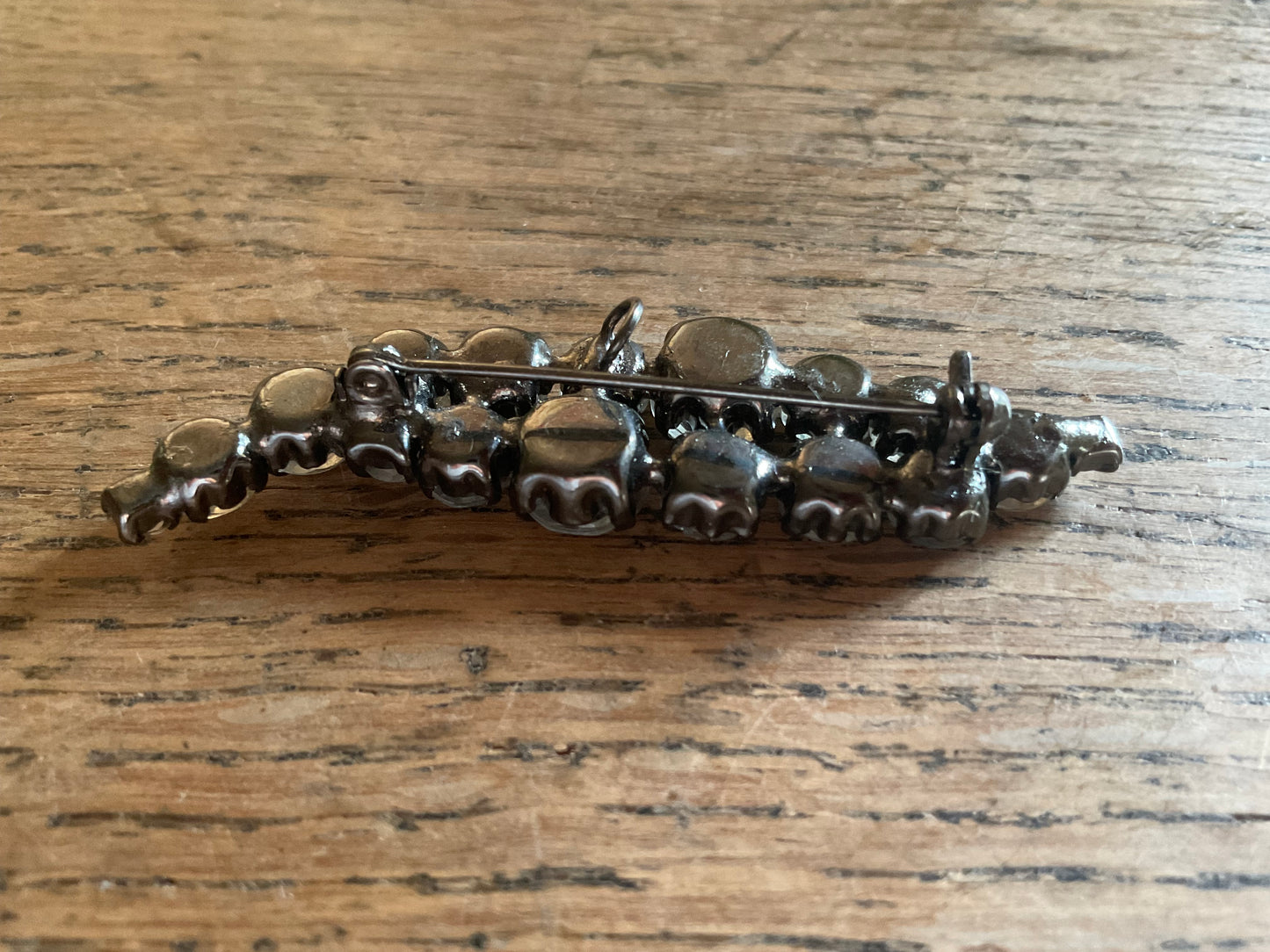 Wave shaped diamanté brooch