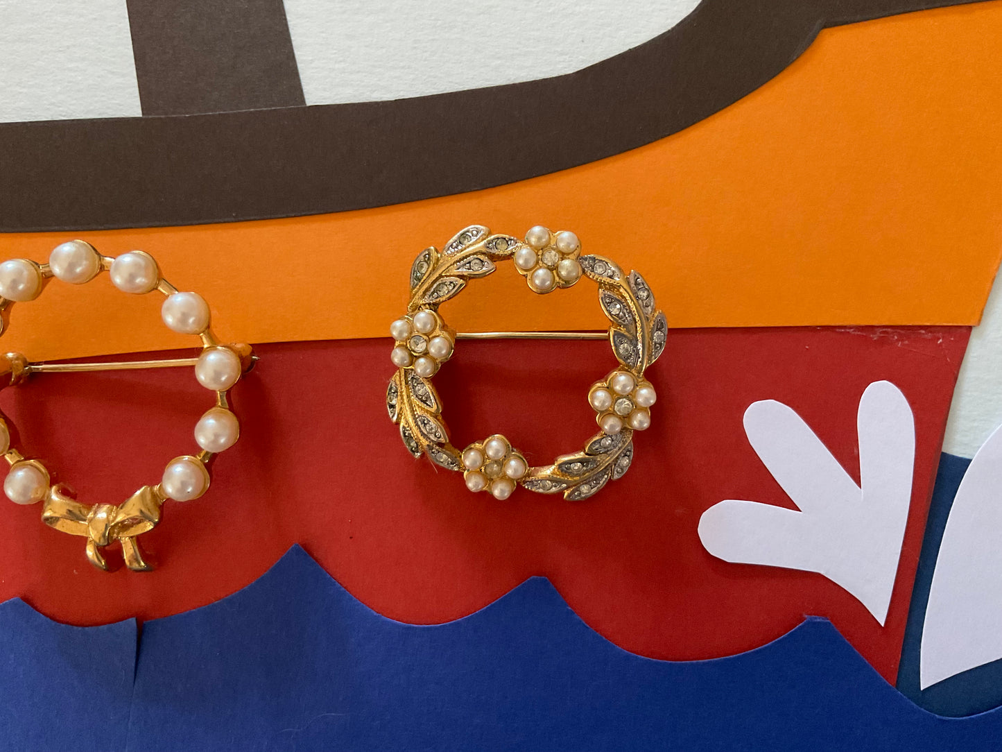 Ring brooch gold tone
