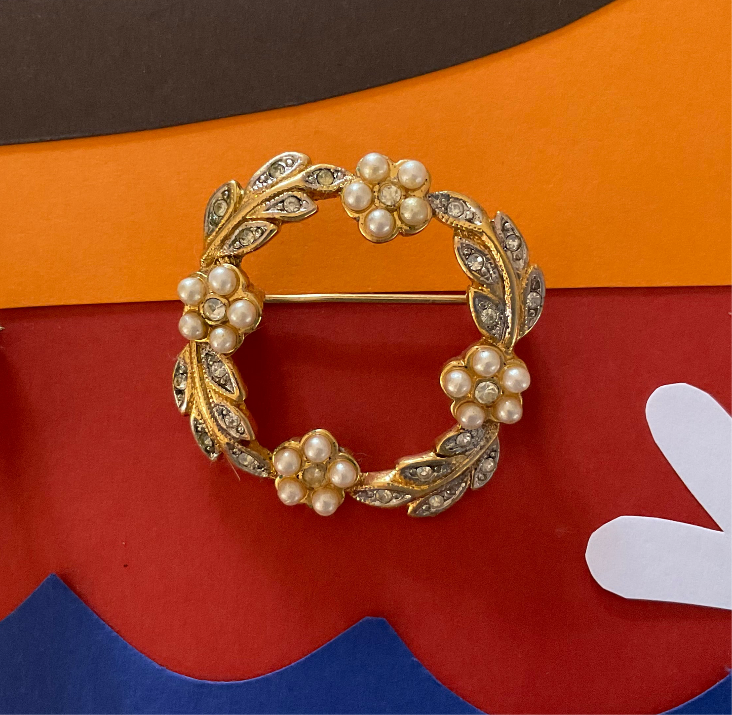 Ring brooch gold tone