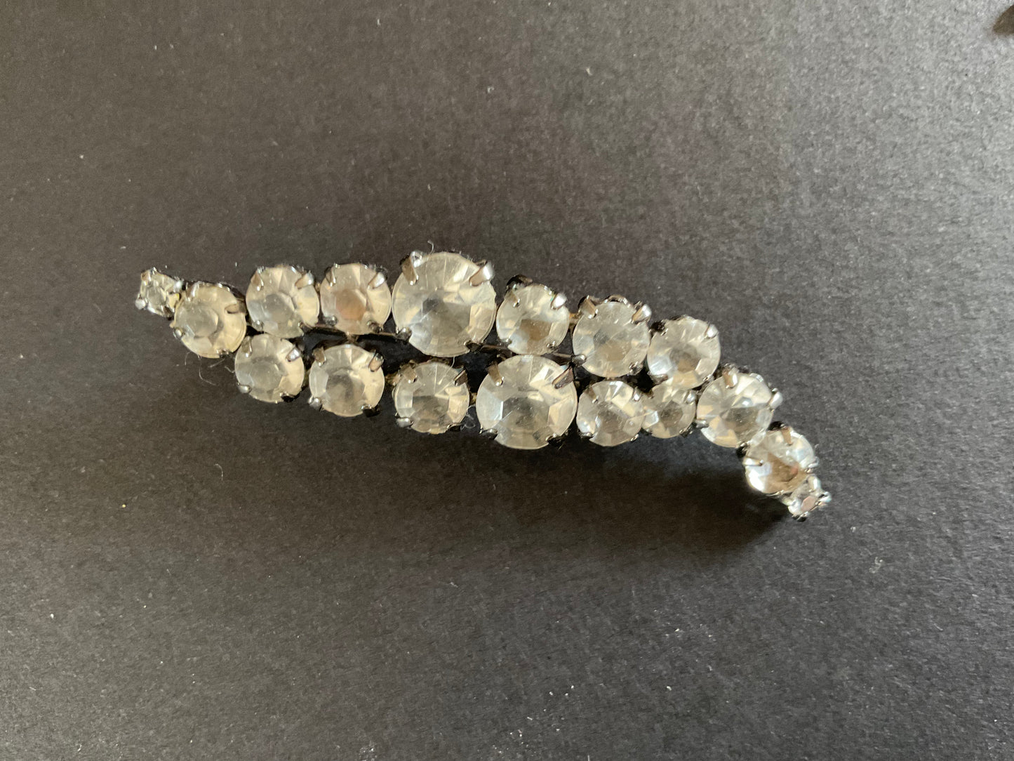 Wave shaped diamanté brooch