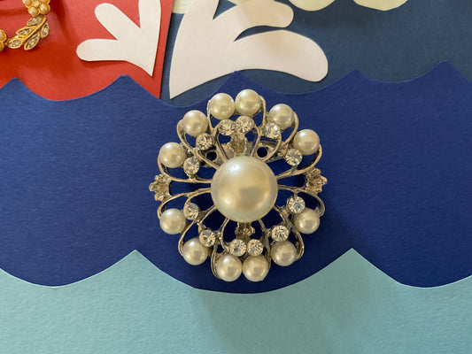 Pearl and glass brooch