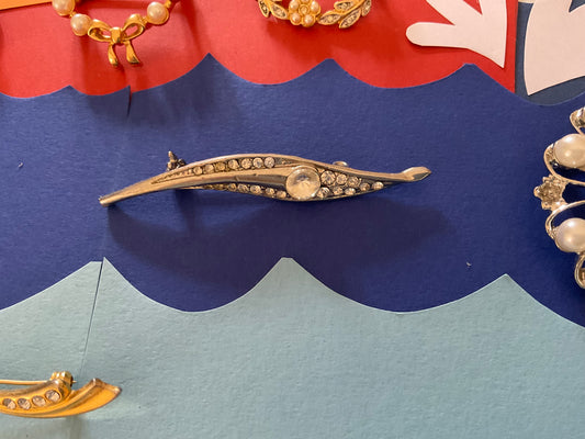Wave brooch
