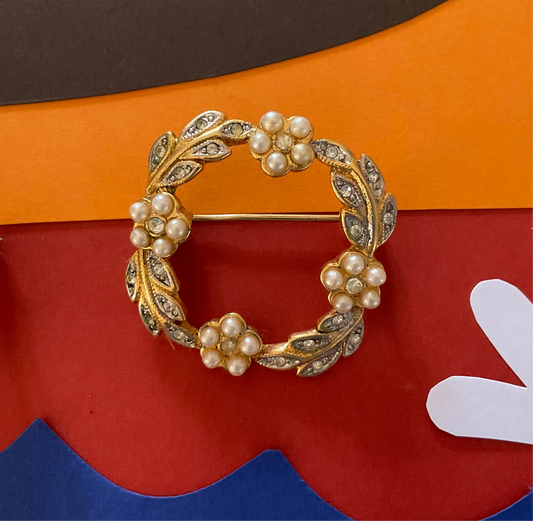 Ring brooch gold tone