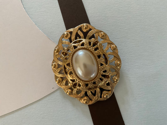 Oval pearl brooch